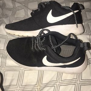 Black and white Nike Roshies
